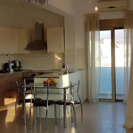 Iriana's In Center Apartment *