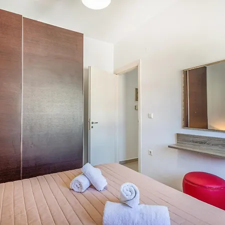 Iriana's In Center Apartment